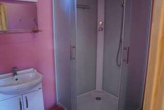 Гостевой дом on Morskaia Ейск Cемейный номер с отдельной ванной комнатой-3